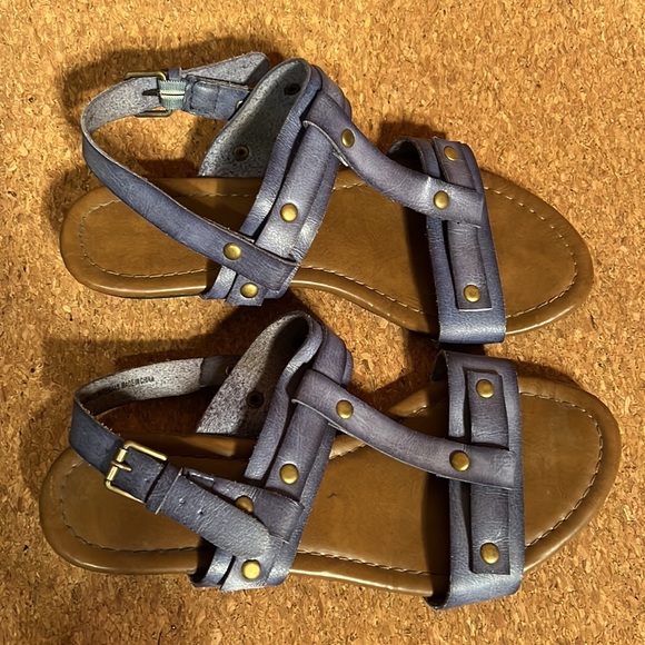 Sandals - Picture 3 of 8